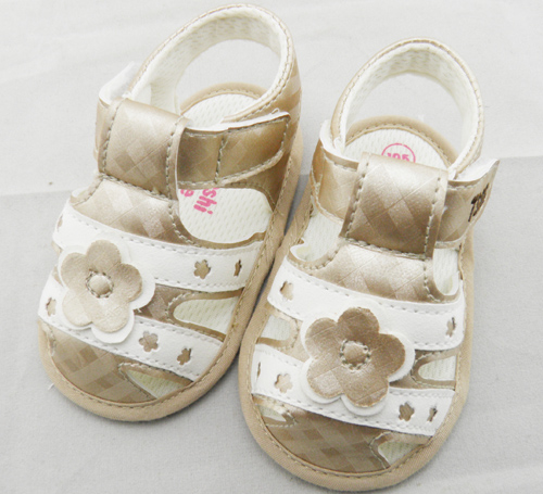 ��ʹ֮�뽛(j��ng)��С���냺Ь��ɫ