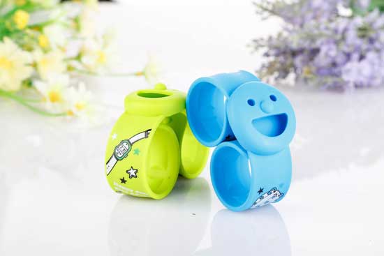 風(fēng)語(yǔ)笑臉?biāo){綠防蚊手表