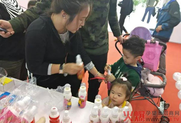 �ܳ��](m��i)������������ӵ�������ڇ�(gu��)�H��ͯ��Ʒչ