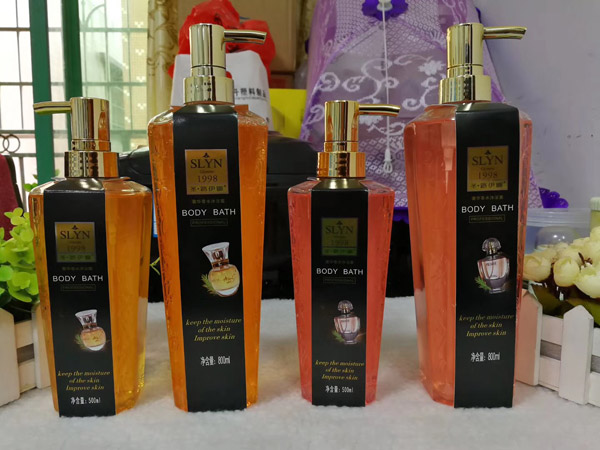 圣路伊娜奢華香水沐浴露.jpg 圣路伊娜奢華香水沐浴露.jpg