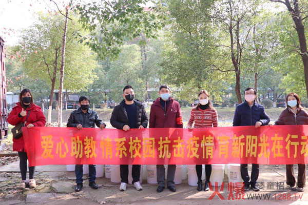 ����Ȼ���F(tu��n)-���������(y��ng)������W(xu��)У ��(��i)�ľ�ٛ(z��ng)����(sh��)�н�����10�f(w��n)Ԫ�������Y