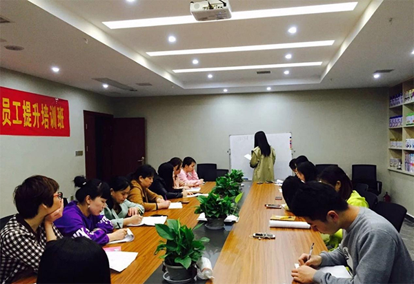 員工培訓(xùn)班.jpg 員工培訓(xùn)班.jpg