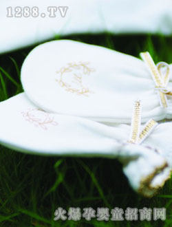 �����ܰ�ɫ�냺Ь