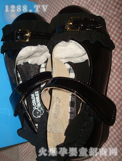 ���ݺ�ɫ����ŮͯƤЬ