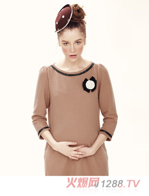 38�����ɫ�r�е����B��ȹ