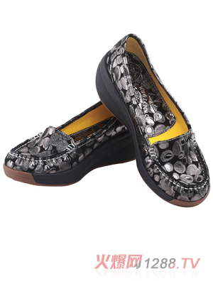 �������ЋDɢ��Ь��ɫ